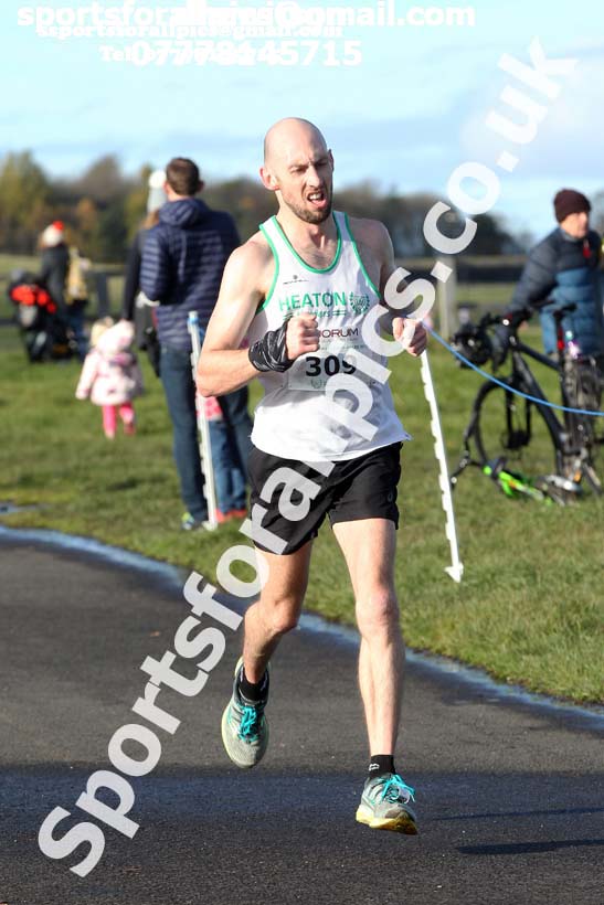 Senior men and women, Heaton Memorial 10k Road Race, Town Moor, Newcastle.  Photo: David T. Hewitson/Sports for All Pics